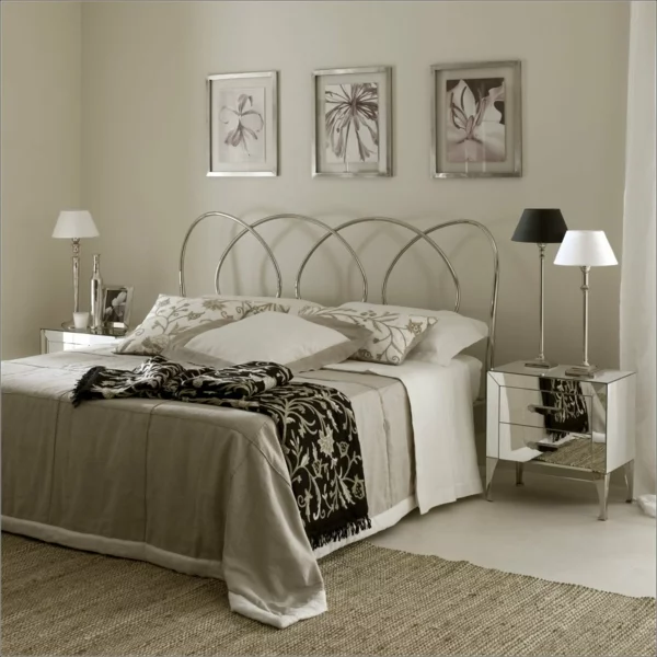 schlafzimmer gestalten moderne zimmereinrichtung tischleuchten art deco metallbett aluminium minimalistisches design