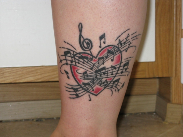 tattoo motive bein tattoo herzen musik