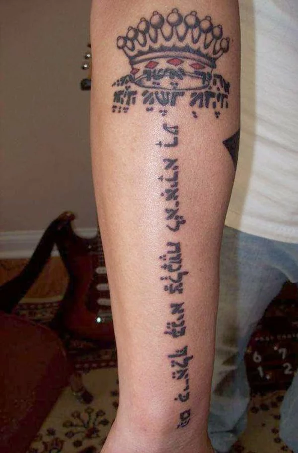 tattoo schriften kalligrafisch ideen schriftarten krone