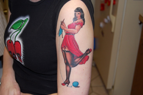 tattoos bilder für tattoo oberarm strickende frau