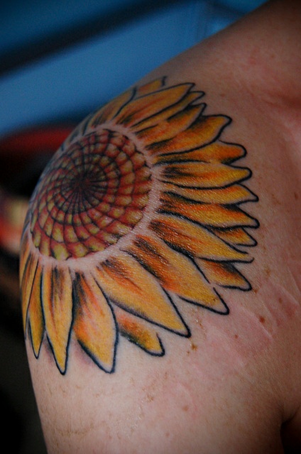 tattoo oberarm schulter sonnenblume