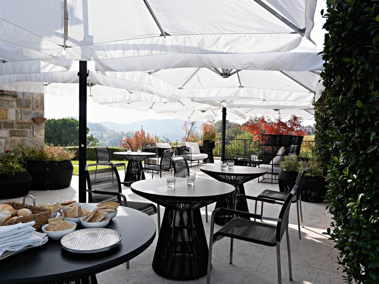 terrasse gestalten restaurants gastronomie outdoor lounge möbel tibaldo kolektion varaschin