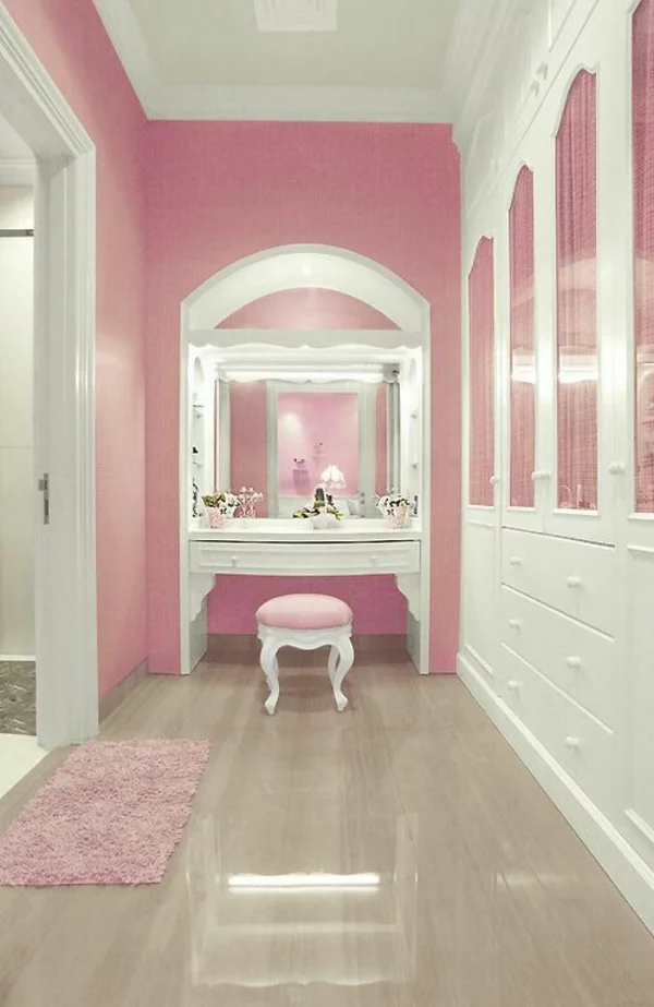 wandfarbe rosa ankleidezimmer einrichten begehbarer kleiderschrank schminktisch