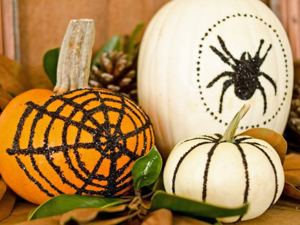 Halloween Dekoration kürbisse spinnen verziert