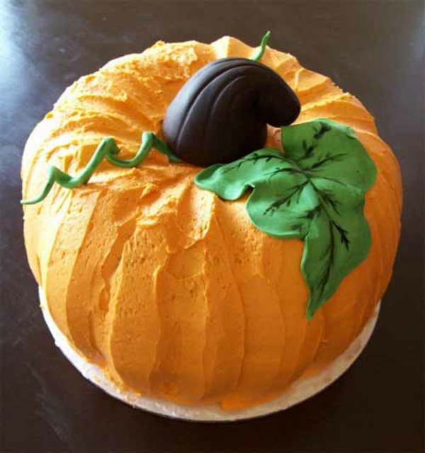 Halloween Ideen kürbisse torten kuchen blätter