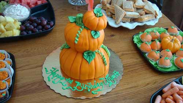 Halloween Party Ideen kürbisse torten kuchen mehrstöckig