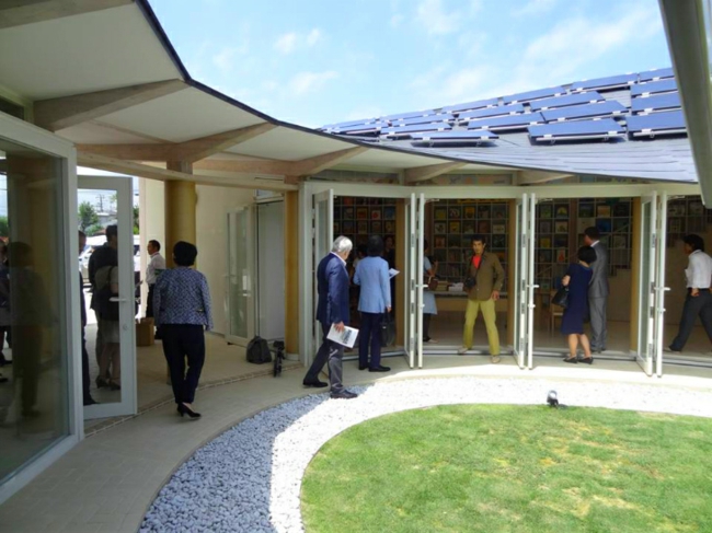 LMVH fukushima kinder zentrum innenhof nachhaltige architektur dach solarpaneele