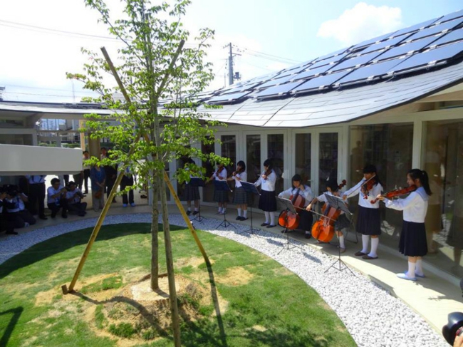 LMVH fukushima kinder zentrum wohltätigkeitskonzert nachhaltige architektur solarpaneele