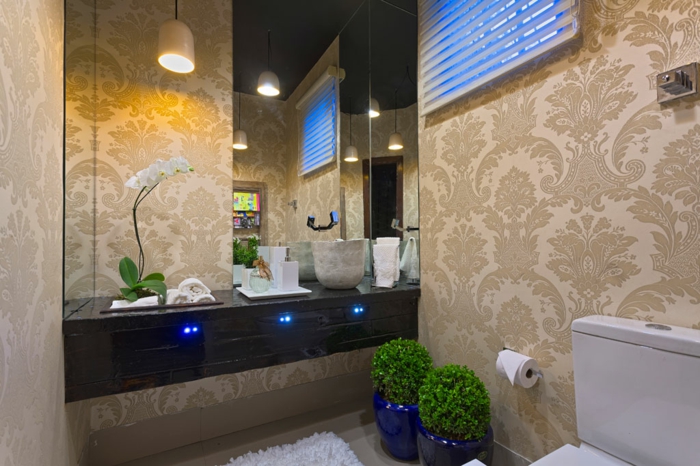 badezimmer einrichten wandtapeten muster zimmerpflanzen bad