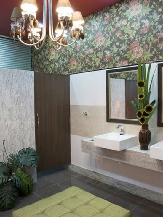 coole wohnideen badezimmer farbgestaltung ideen florale tapetenmuster