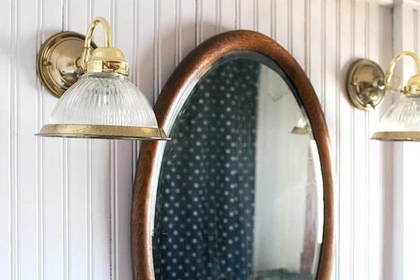 dunkle flecken badezimmer spiegel  oval holz