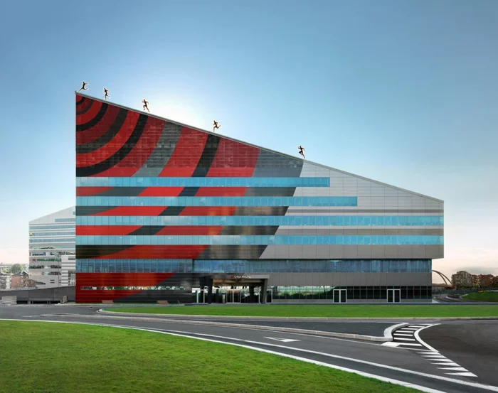 fabio novembre moderne architektur gebäude rot schwarz casa milan fußball museum mailand