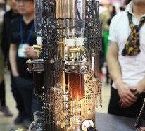 Designer Kaffeemaschine in Form einer gotischen Kathedrale