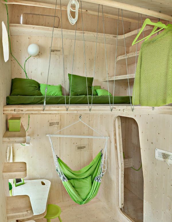 kleines holzhaus studentenwohnung tengbom architekts schlafzimmer hochbett wohnzimmer hängestuhl