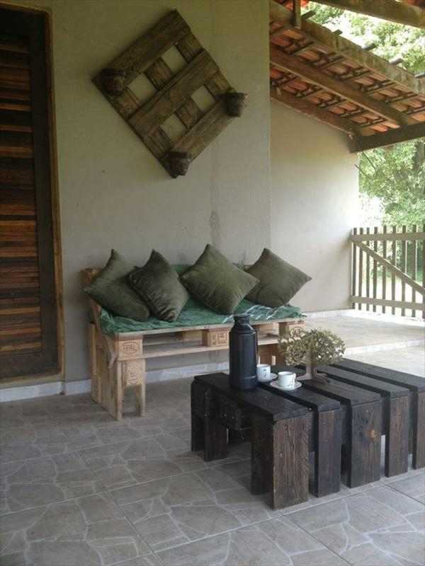 massive Holzmöbel aus Paletten veranda einrichten