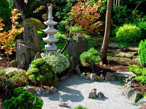 japanisch zen garten anlegen skulpturen