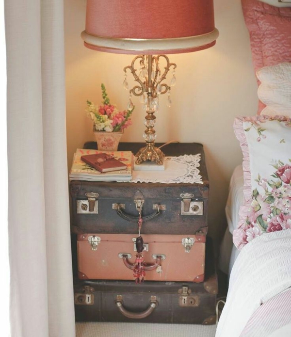 shabby shic möbel selber machen nachttisch aus alten koffern vintage look