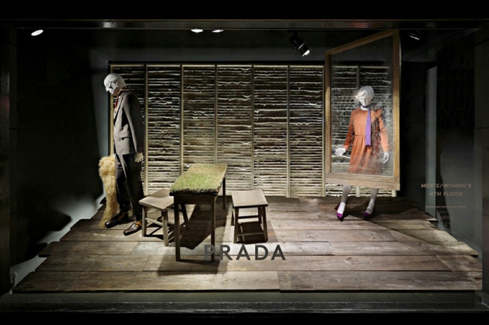 schaufenster dekorieren prada fashion store design ideen