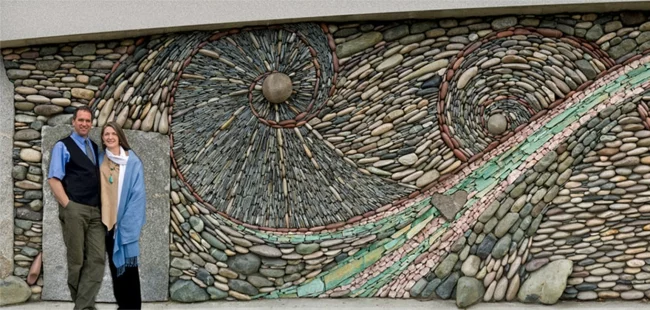steinwand kunstwerk von andreas kunert naomi zettl