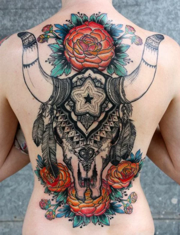 tattoos motive männer stier tattoo rücken farbig