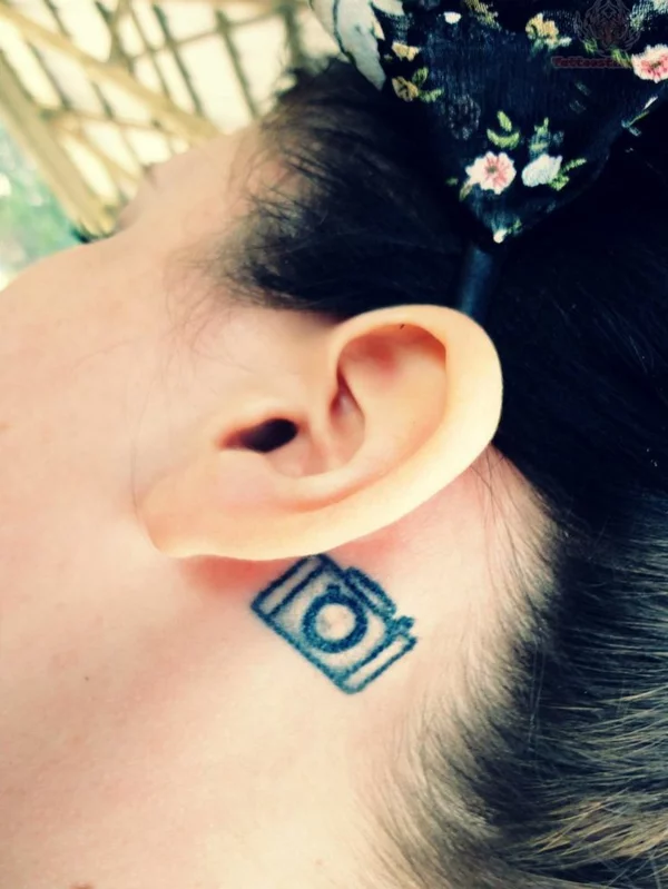 tattoos ideen tattoo hinter dem ohr kamera