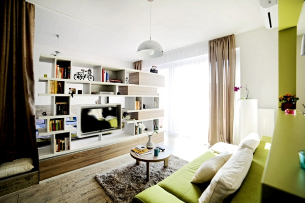 wohnideen wohnzimmer tv schrank grünes sofa
