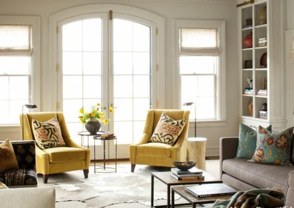 moderner landhausstil wohnzimmer gelbe sessel kissen