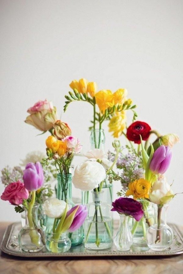 Blumengestecke und schöne Blumenstäuße elegant