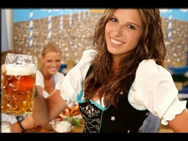 getränke mädchen Oktoberfest 2014 münchen feiern