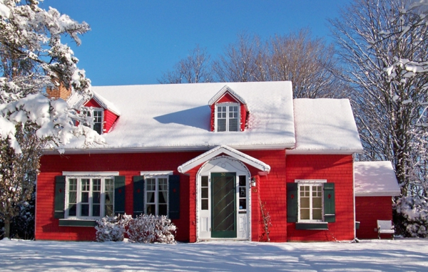 Hausanstrich Farbe rot hausfassade farbe winter schnee weiß rot farbmischung
