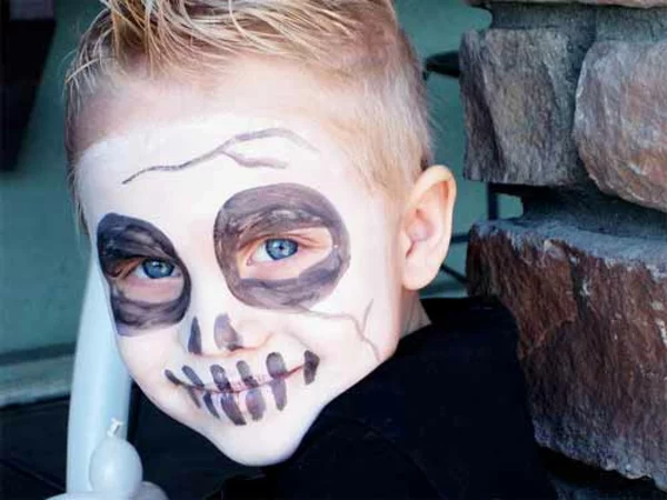 Horror Halloween Bilder klein junge gesichter