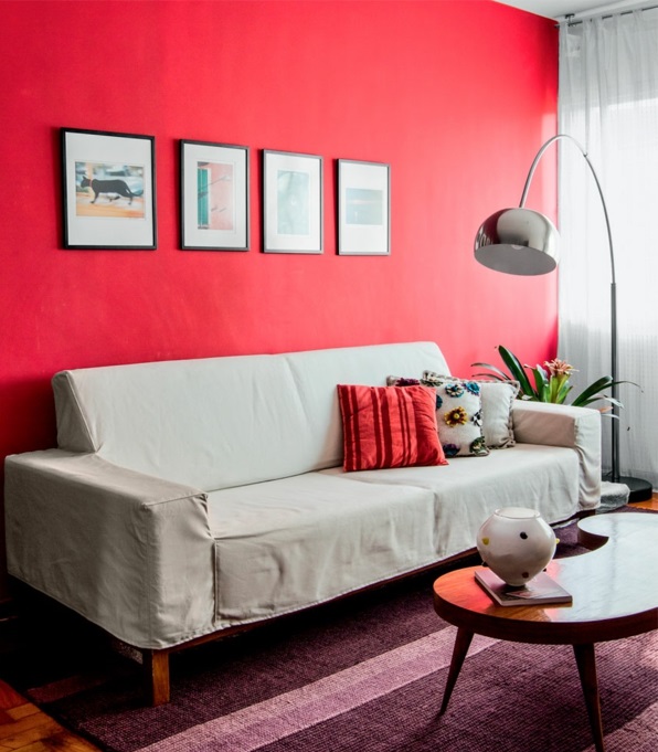 Wohnzimmergestaltung Ideen modern sofa rot farbgestaltung