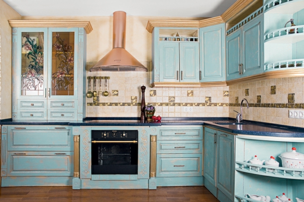 blau goldene farben für die kücheneinrichtung