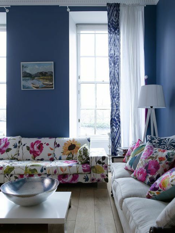 blumenmuster wohnzimmer möbel sofa dekokissen