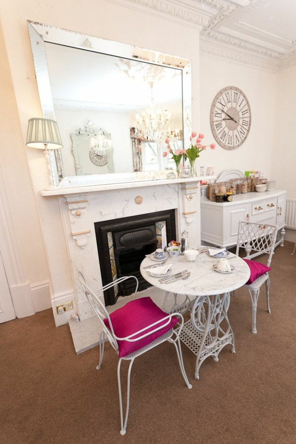 Alte Möbel neu gestalten - die alte Nähmaschine als Vintage Möbel