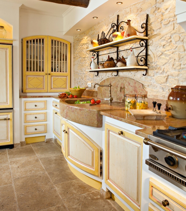 gelb weiße kücheneinrichtung
