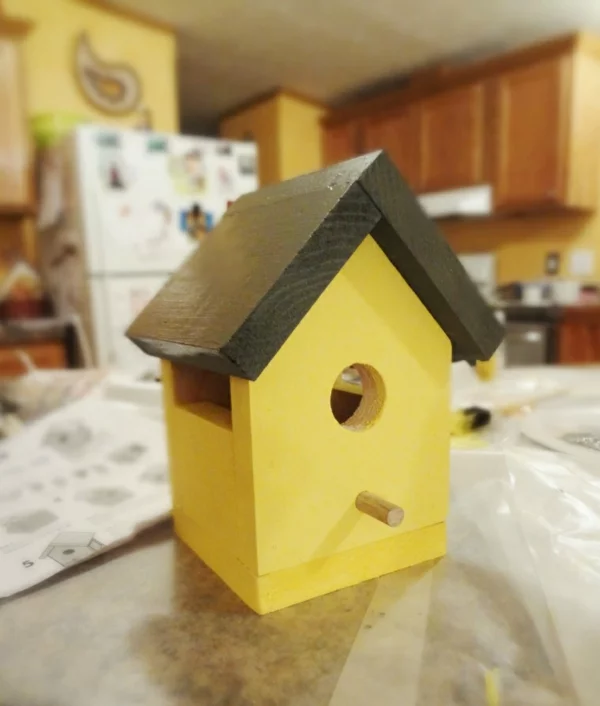 gelbes vogelhaus selber bauen