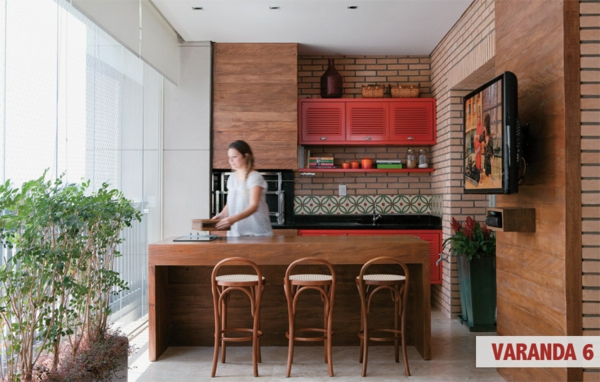 grüne-deko-ideen-zimmerpflanzen-verglaste-terrasse-gestalten-holzküche