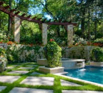 Vertikaler Garten neben dem Schwimmbad bringt mehr Grün in Ihr Haus