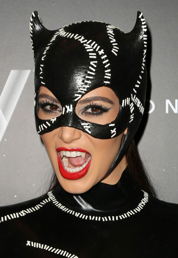 kim kardashian halloween catwoman maske vampir 