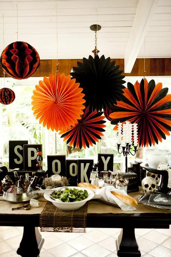 halloween-tischdeko-ideen-schwarz-orange-farbgestaltung