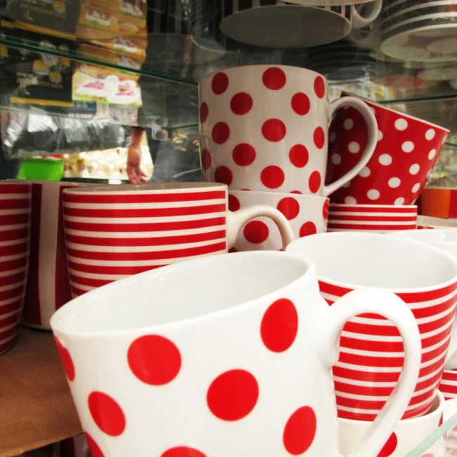 kaffeeservice rot weiß streifenmuster pünktchenmuster teetassen tafelservice günstig kaufen