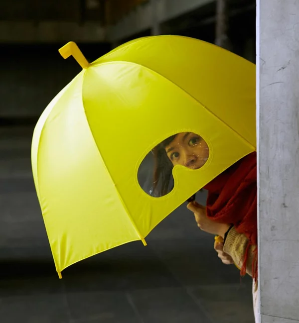 schöne regenschirme gelb asiatisch brille