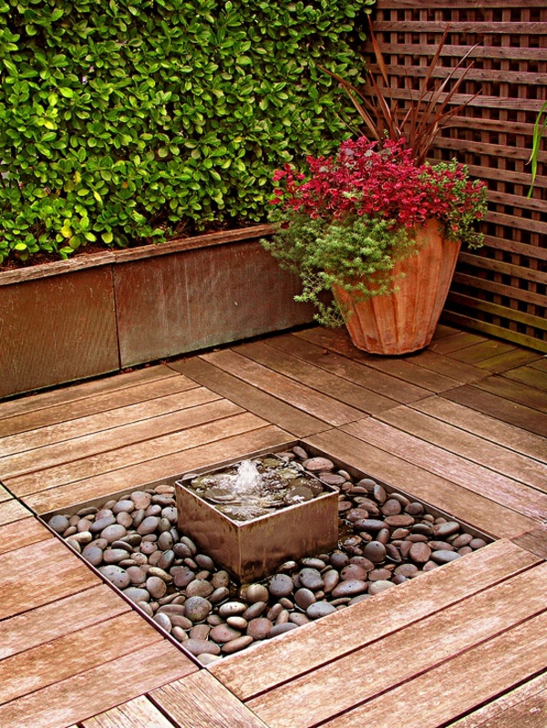 Moderne Gartengestaltung - Tolle Ausstattung des Innenhofs mit Brunnen