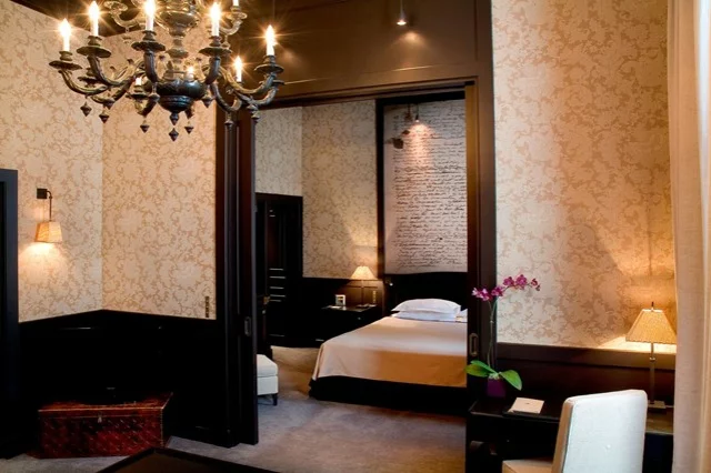 romantisches hotel  paris Place des Vosges Suite de la Reine