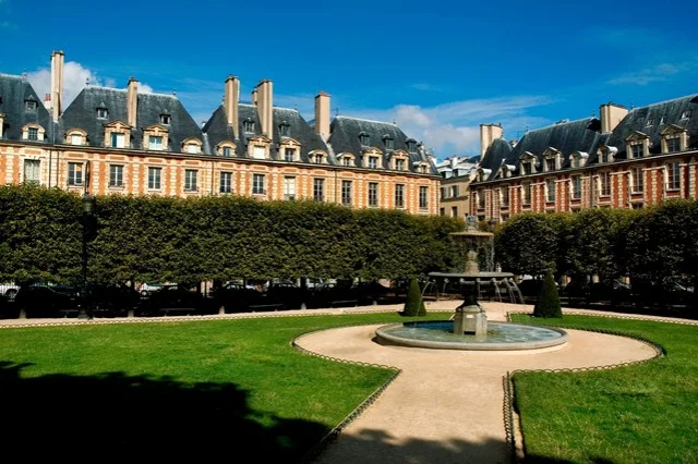 romantisches hotel paris Place des Vosges