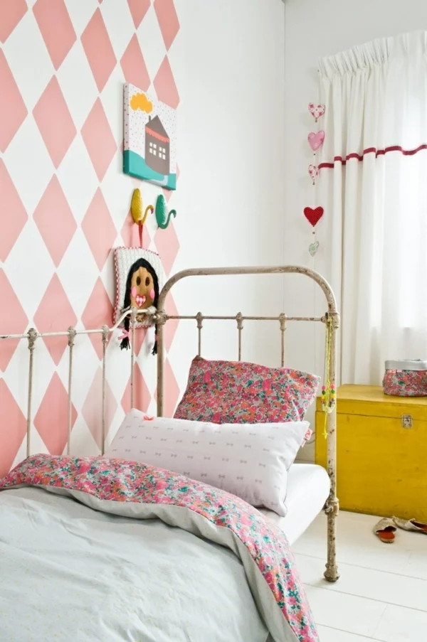 babyzimmer tapeten wandgestaltung tapetenmuster pastellfarben geometrische muster