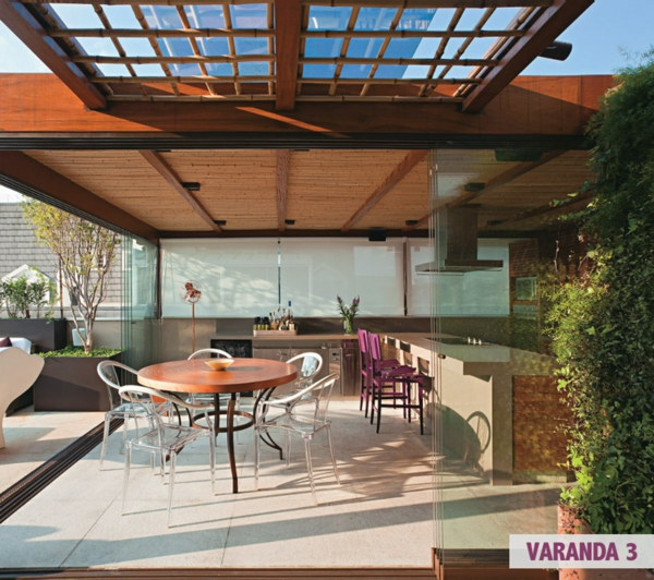 terrassengestaltung ideen balkon gestalten essbereich outdoor küche glaswände