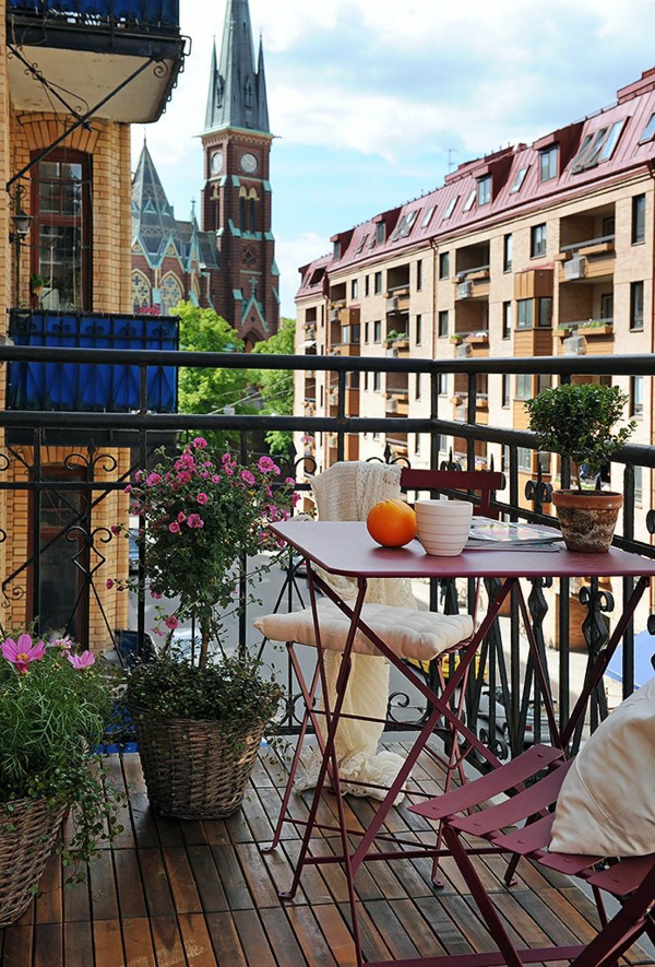 terrassengestaltung ideen privates cafe zu hause kaffeetisch holzboden terrasse