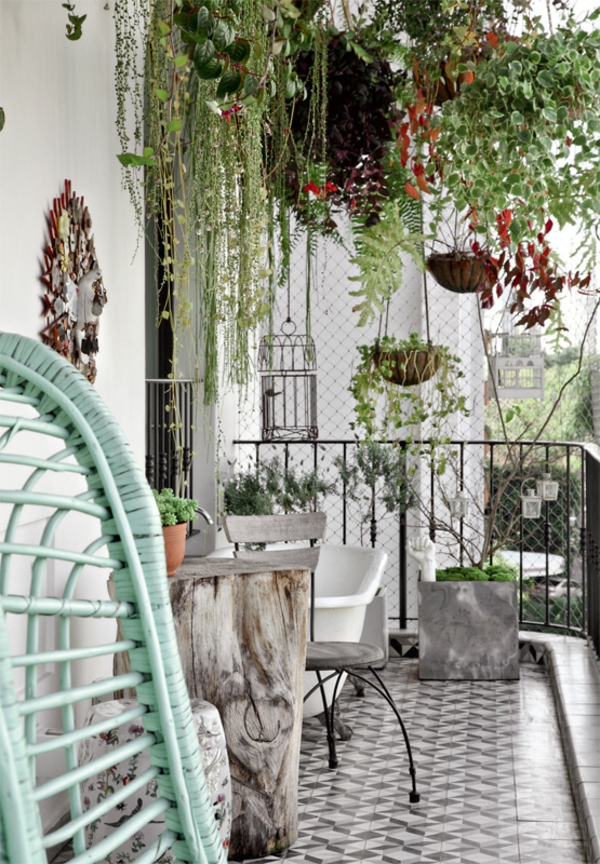 terrassengestaltung ideen topfpflanzen hängepflanzen balkonpflanzen balkonmöbel